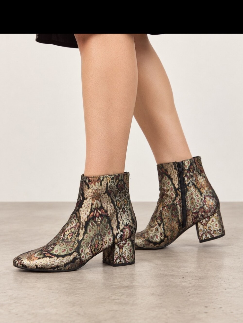 UNISA Floral Tapestry Brocade Ankle Boots Women’s 7.5M 2" Heel